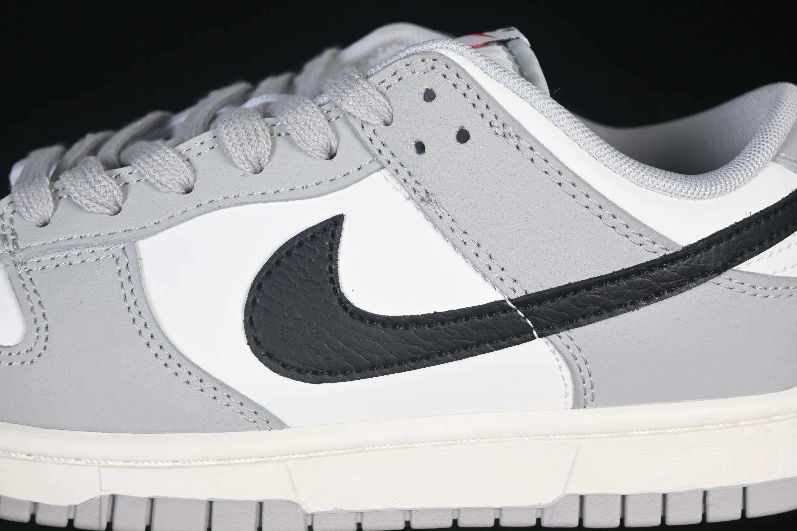 All categories Nk SB Dunk series Nk SB Dunk Low low-top sneakers Nike SB Dunk Low white, black and gray low-top casual sneakers IB3079-101